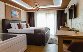 Restaurant & Apartments & Rooms Avenia